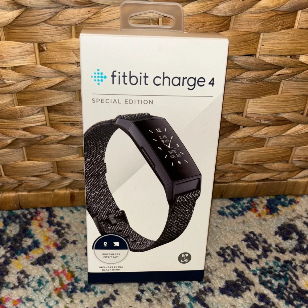 fitbit Charge 4 Special Edition - Black Woven Band